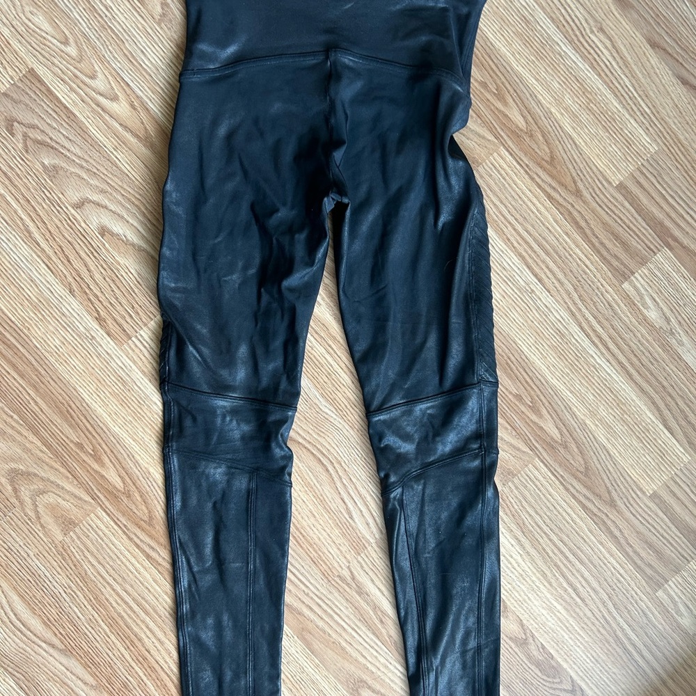SPANX Moto Faux Leather Leggings -Very Black- Size Large - Picture 6 of 6